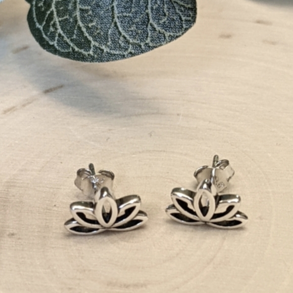 CaraGail'sCloset Jewelry - 925 Silver Sliver Earrings Stud Lotus Women Earrings